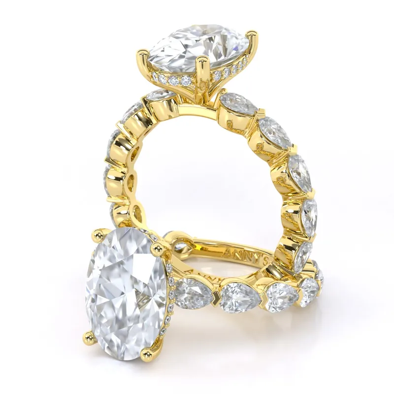 Lara Solitaire with Pear and Round Sidestones engagement ring with oval centre in 18kt yellow gold