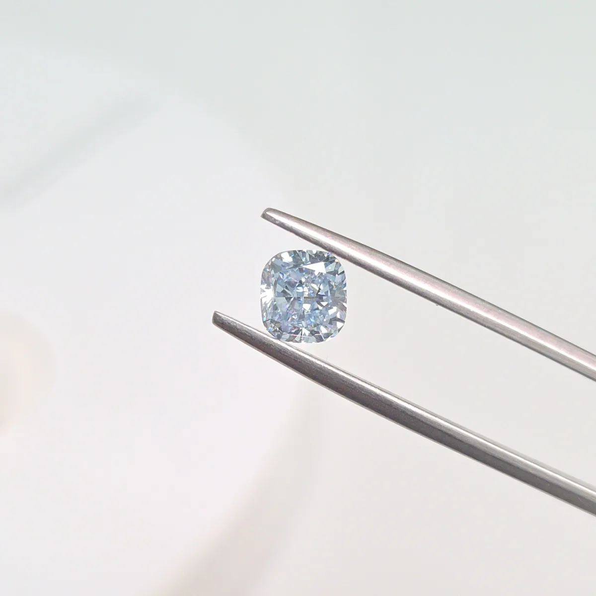 1.07ct CUSHION Fancy Light Blue VVS2 Coloured Lab diamond