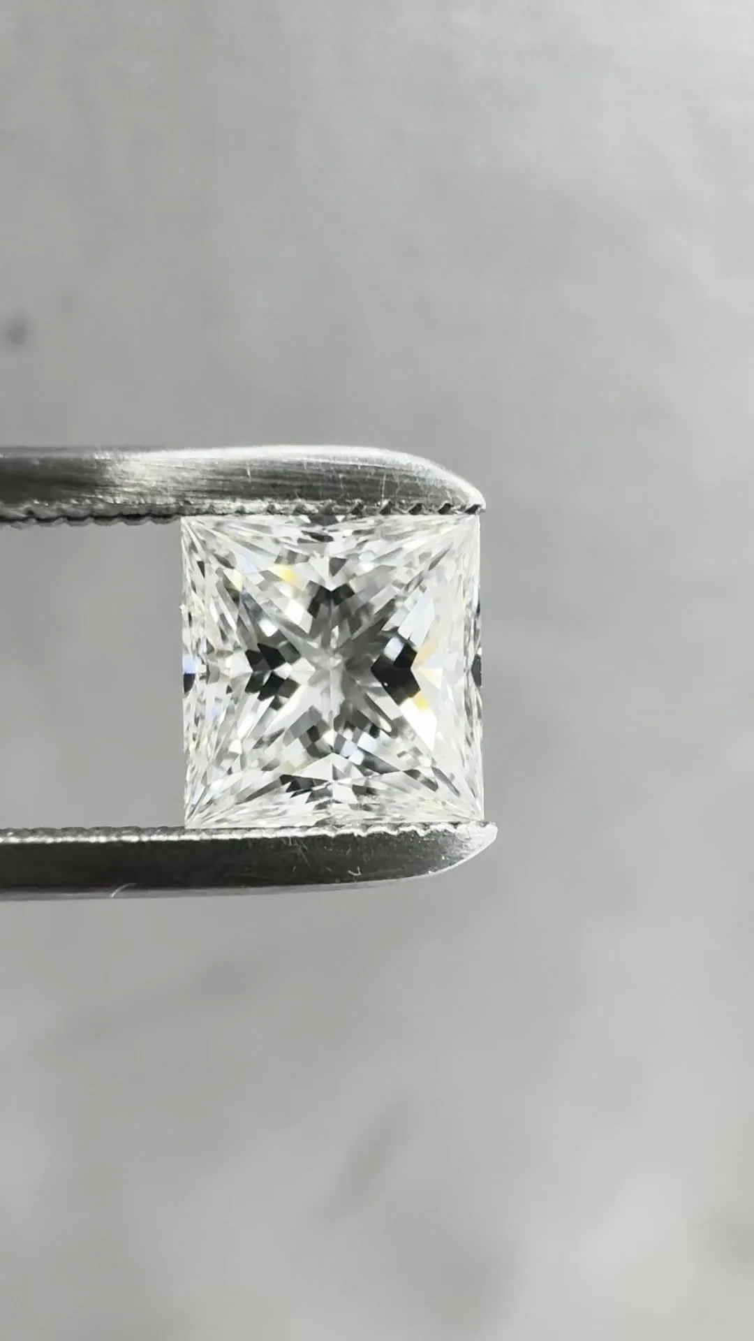 0.83ct PRINCESS G VVS1 Natural diamond