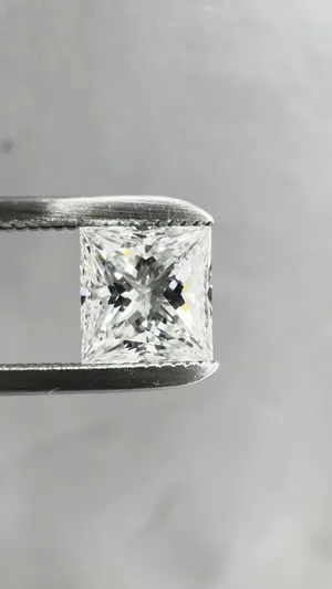0.83ct PRINCESS G VVS1 Natural diamond