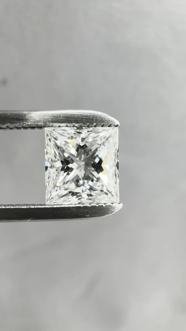 0.83ct PRINCESS G VVS1 Natural diamond