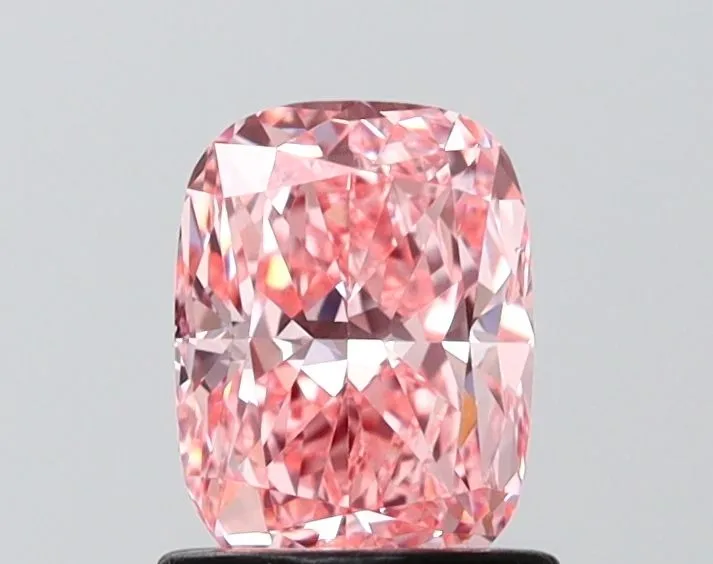 1.06ct CUSHION Fancy Vivid Pink VS1 Coloured Lab diamond