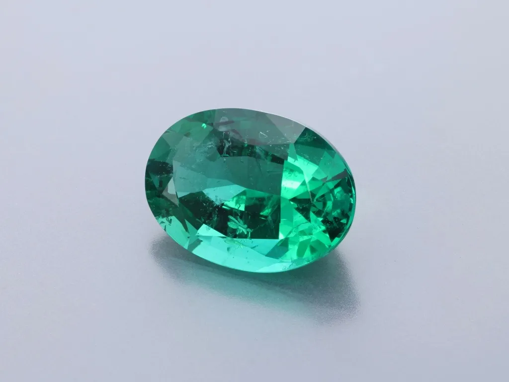2.21ct Green Emerald, Oval gemstone