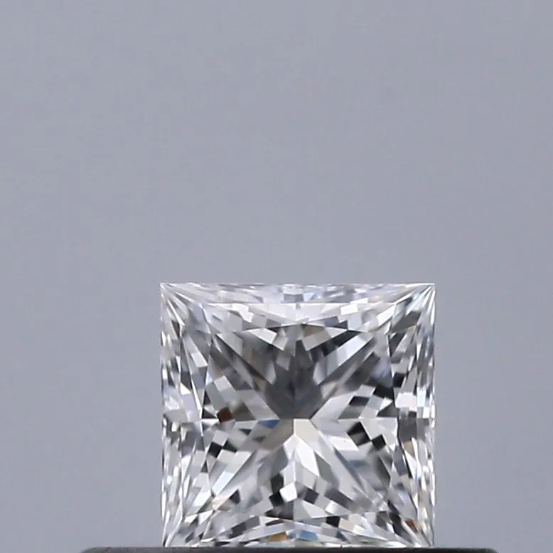 0.32ct PRINCESS D VVS2 Natural diamond