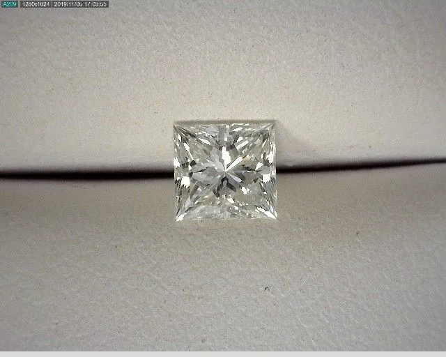 0.71ct PRINCESS F VVS2 Natural diamond