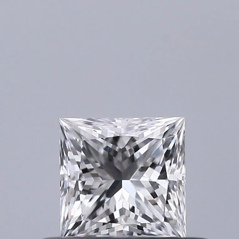 0.37ct PRINCESS D VVS1 Natural diamond