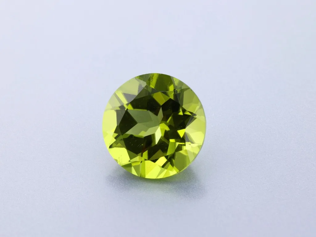 3.93ct Green Peridot, Round gemstone