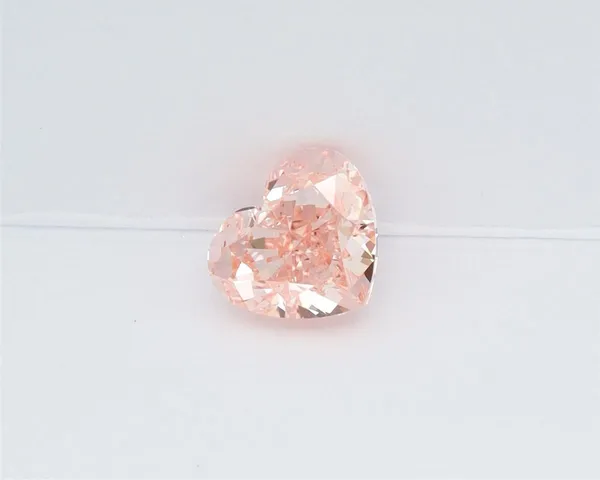 1.04ct HEART Fancy Vivid Pink VS1 Coloured Lab diamond