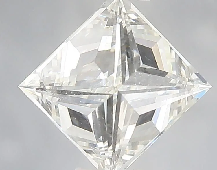 0.71ct PRINCESS H VS2 Natural diamond