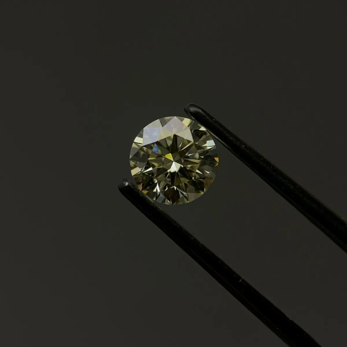 1.10ct ROUND Fancy Light Yellow VS1 Coloured Lab diamond