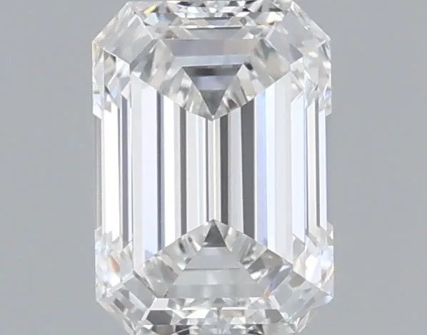 0.64ct EMERALD E VVS2 Lab diamond