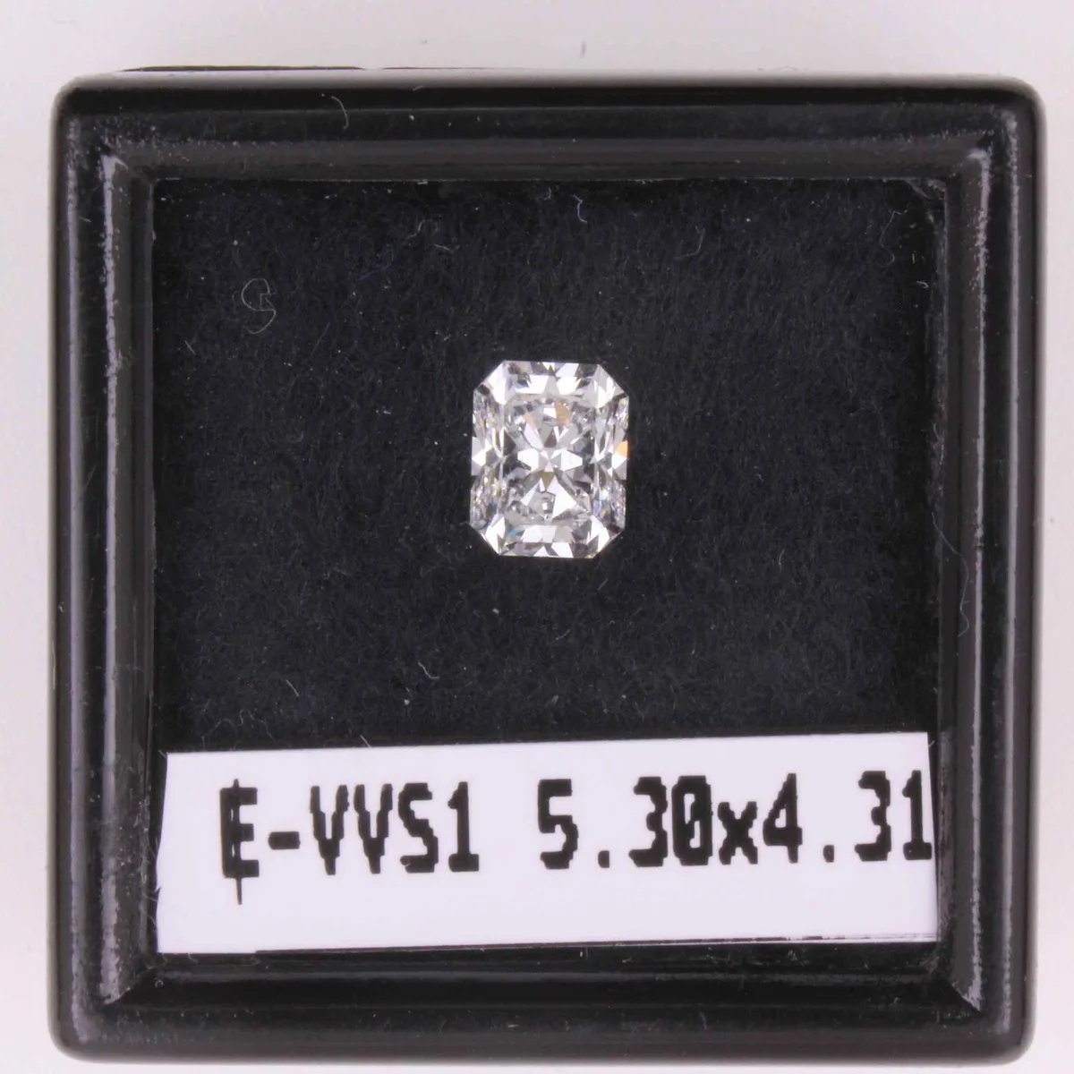 0.58ct RADIANT E VVS1 Natural diamond