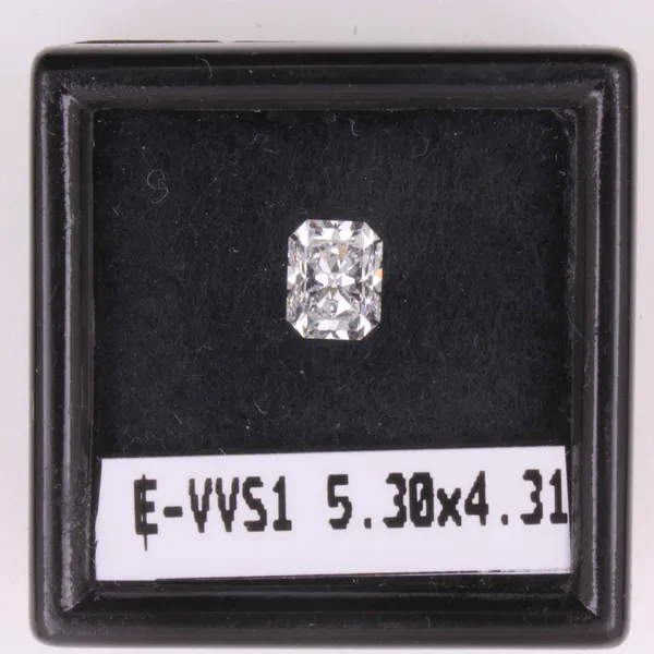 0.58ct RADIANT E VVS1 Natural diamond