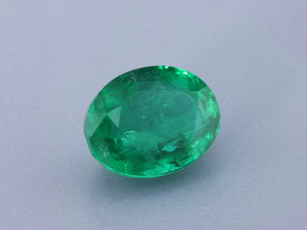 5.65ct Green Emerald, Oval gemstone