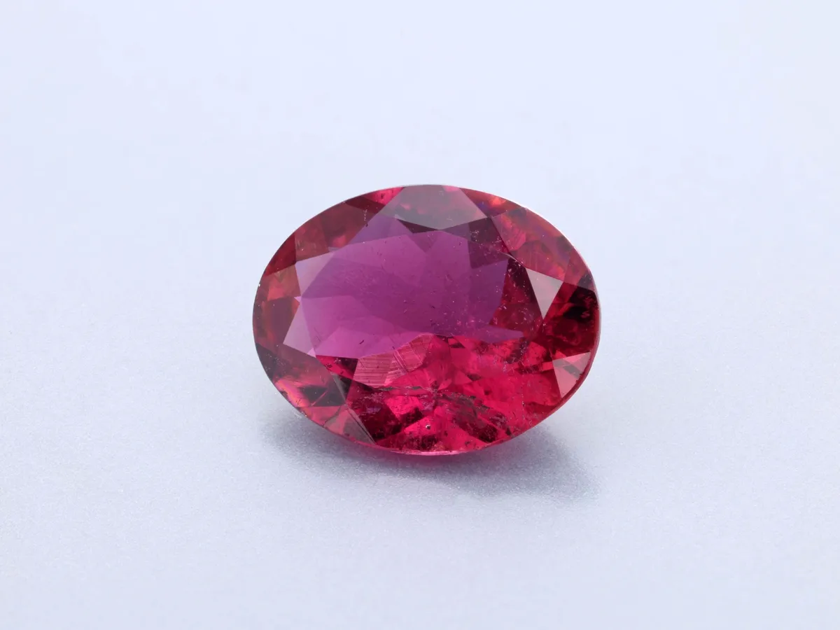 0.9ct Pink Tourmaline, Oval gemstone