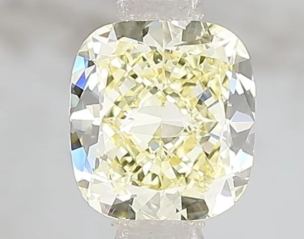 1ct CUSHION Fancy Light Yellow VS1 Coloured Lab diamond