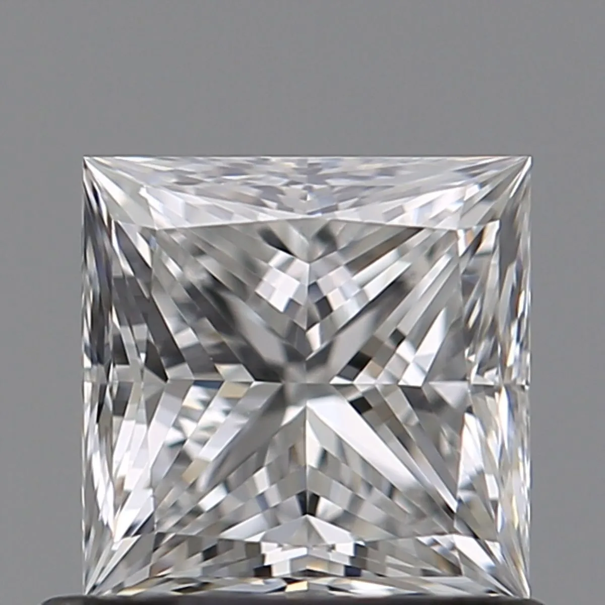 0.71ct PRINCESS E VVS2 Natural diamond