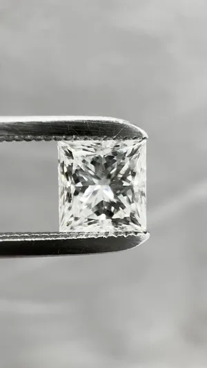 0.64ct PRINCESS G VVS1 Natural diamond