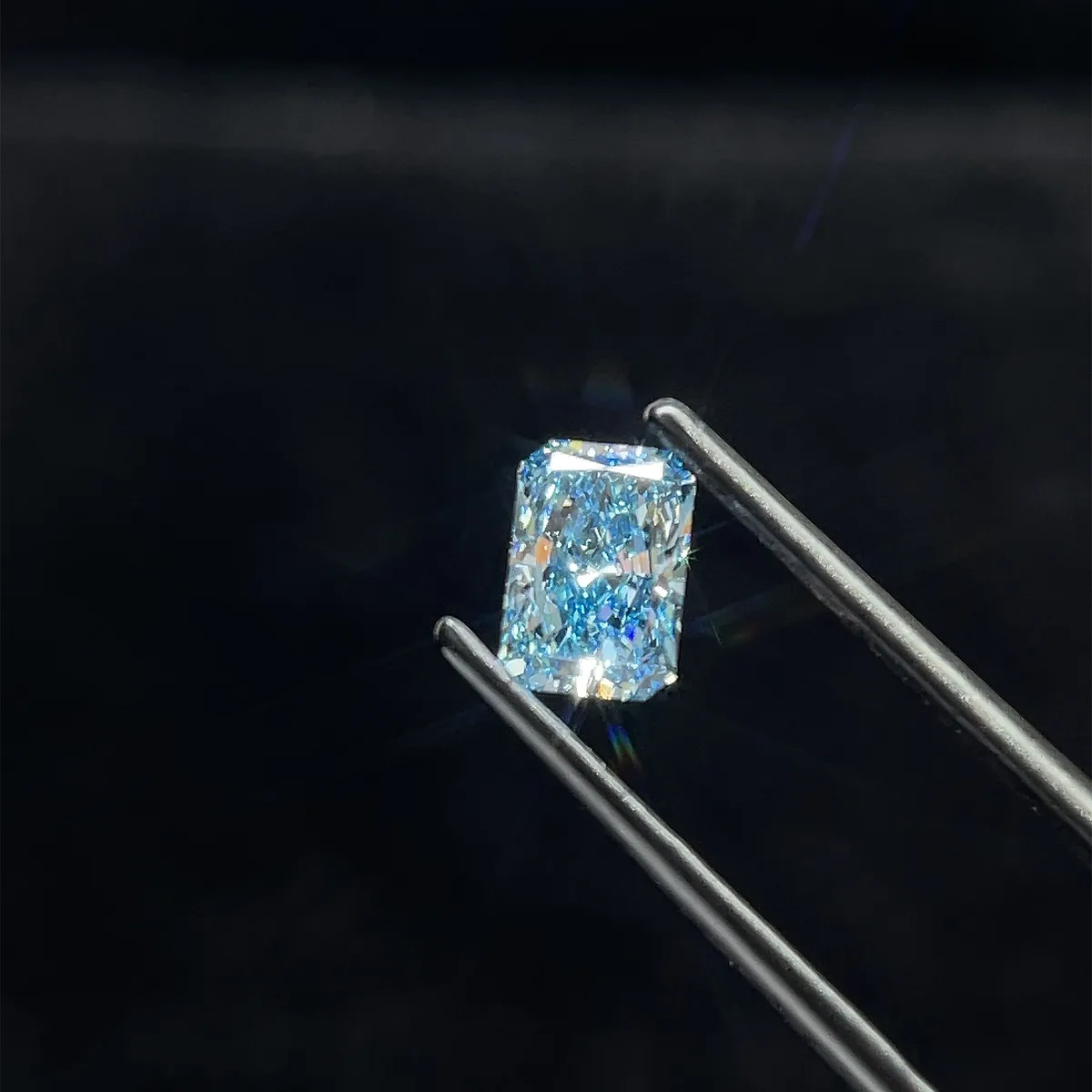 1.16ct RADIANT Fancy Vivid Blue VS1 Coloured Lab diamond