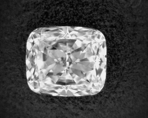 0.67ct CUSHION H VVS2 Natural diamond