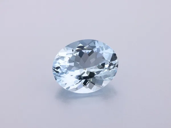 2.95ct Blue Aquamarine, Oval cut gemstone