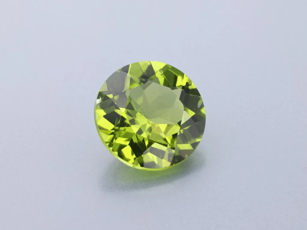 3.72ct Green Peridot, Round gemstone