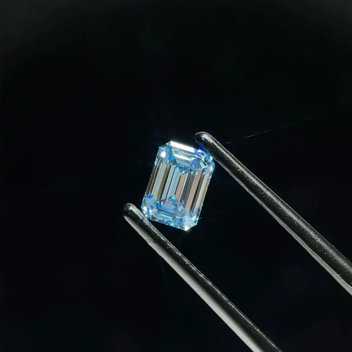 0.78ct EMERALD Fancy Intense Blue VVS2 Coloured Lab diamond