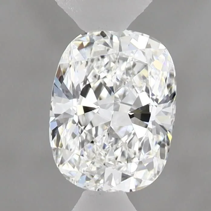 0.86ct CUSHION E VVS2 Lab Grown diamond