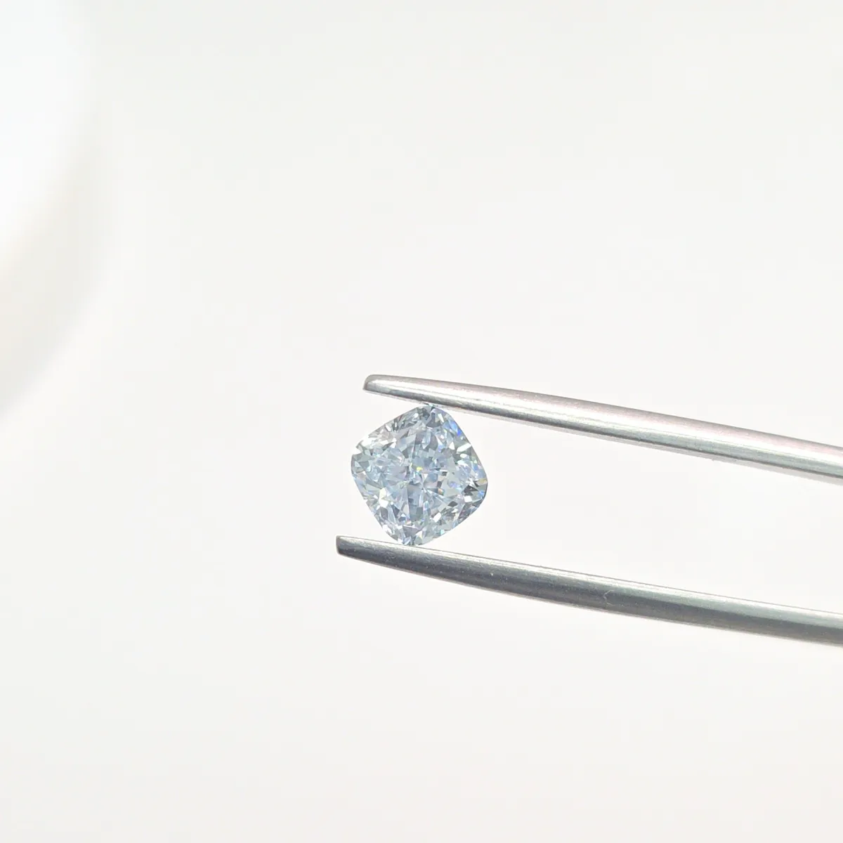1.13ct CUSHION Fancy Light Blue VVS2 Coloured Lab diamond