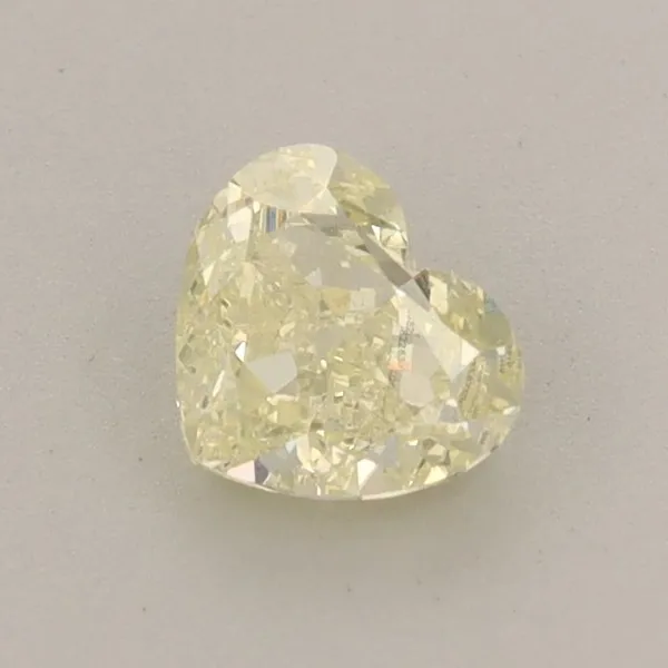 0.62ct HEART Fancy Light Yellow VS1 Coloured Lab diamond