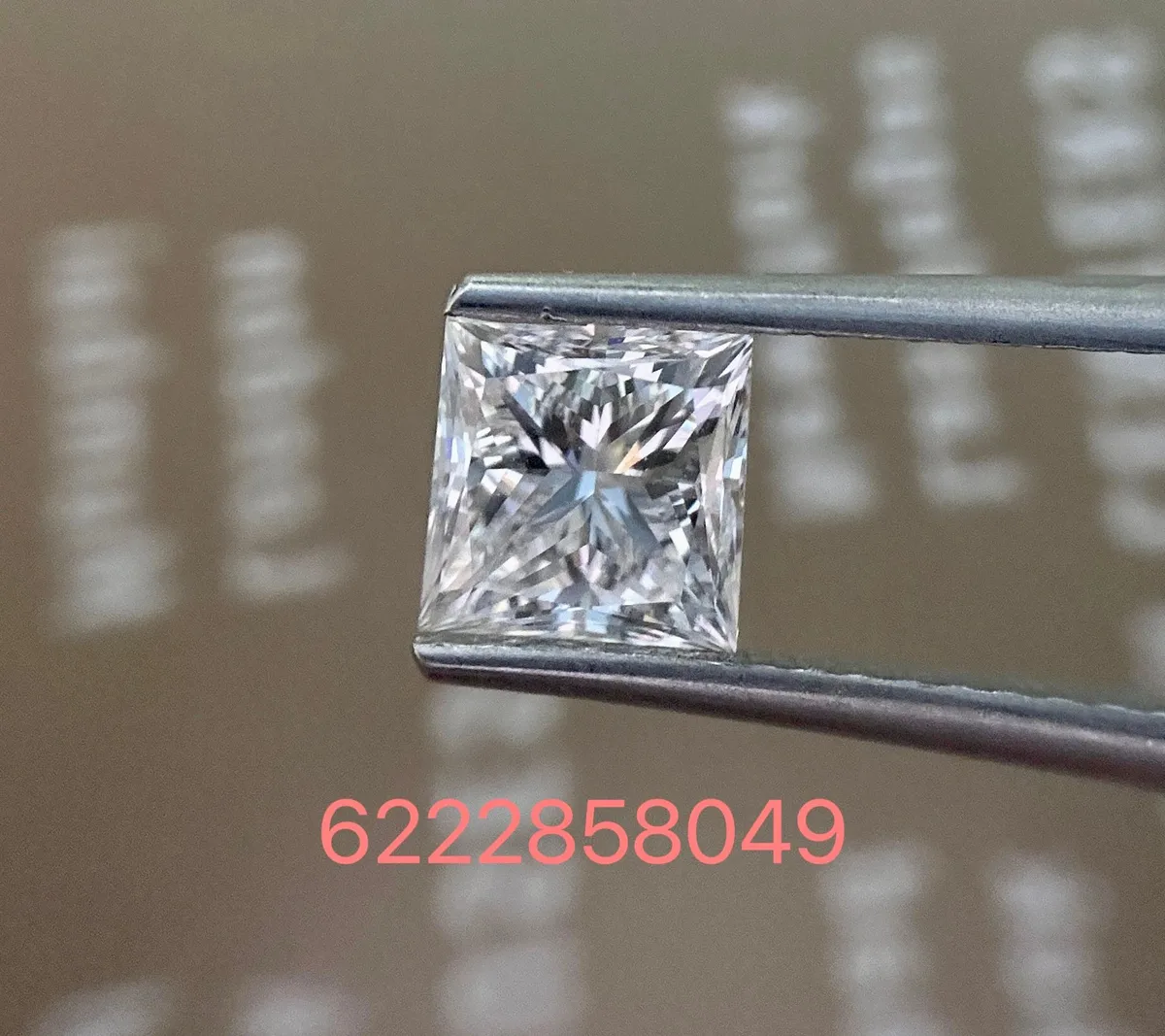 1.00ct PRINCESS D VS1 Natural diamond