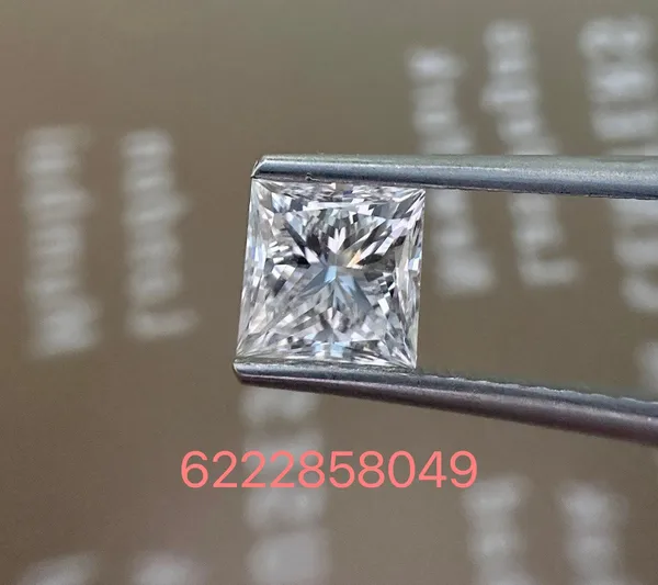 1ct PRINCESS D VS1 Natural diamond