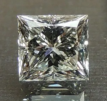 0.91ct PRINCESS H VVS2 Natural diamond