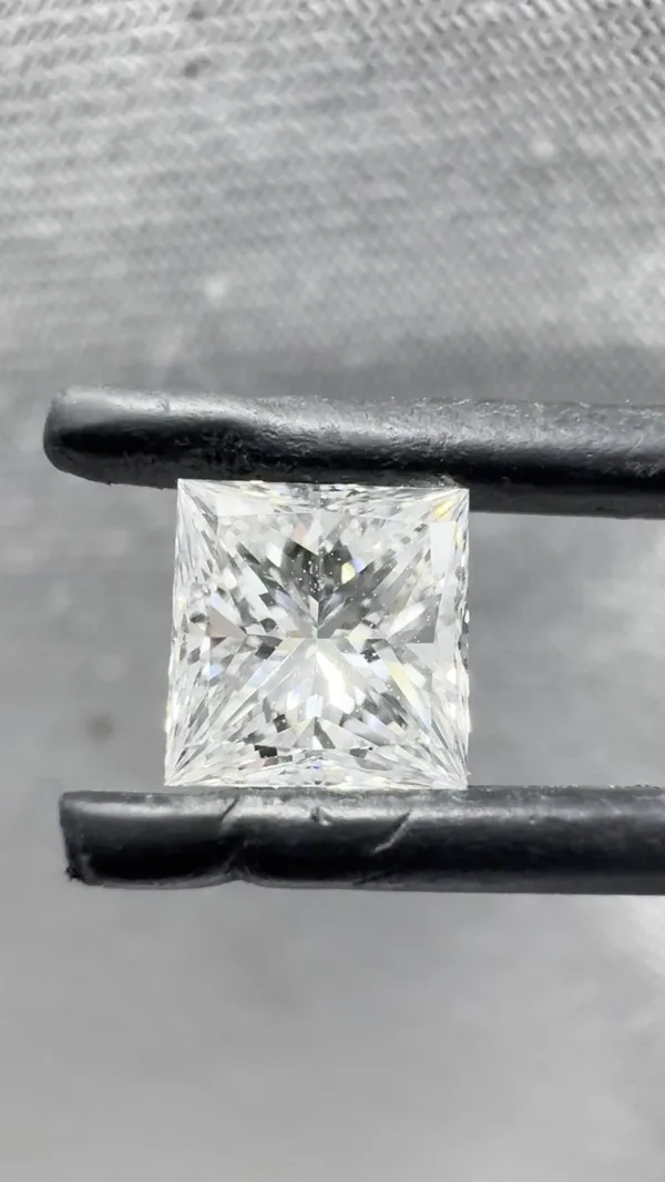 1ct PRINCESS E VVS1 Natural diamond