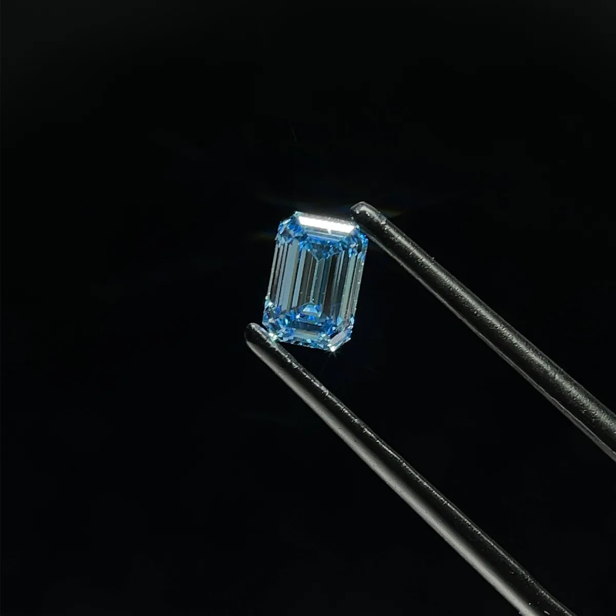 0.72ct EMERALD Fancy Vivid Blue VS1 Coloured Lab diamond