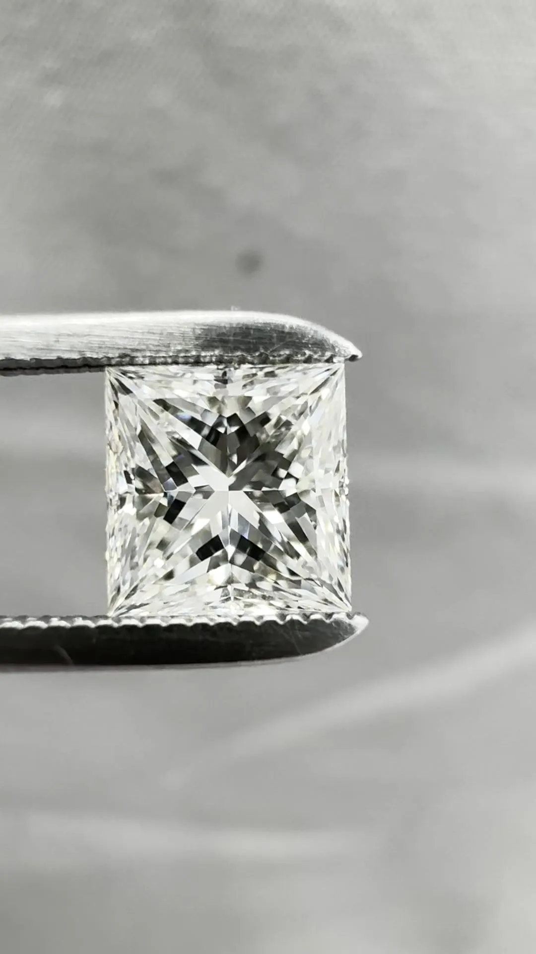 1.06ct PRINCESS H IF Natural diamond
