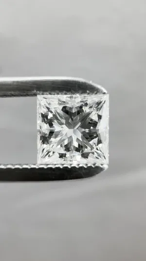 0.57ct PRINCESS E VVS2 Natural diamond