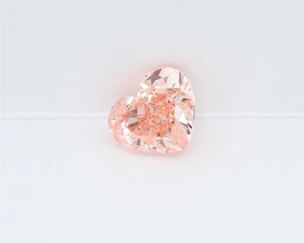 0.95ct HEART Fancy Vivid Pink VS1 Coloured Lab diamond