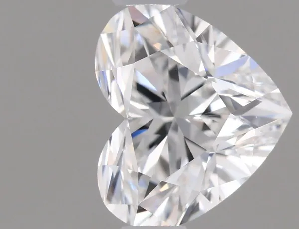0.57ct HEART E VVS2 Natural diamond