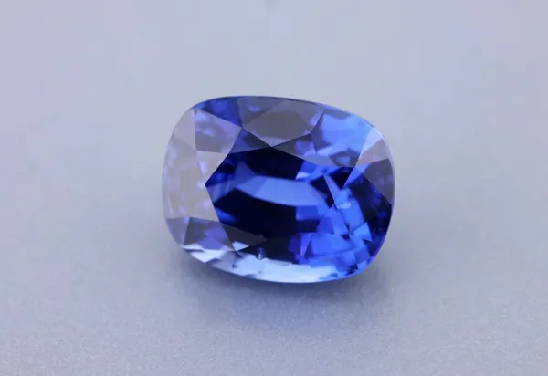 3.05ct Blue Sapphire, Cushion cut gemstone
