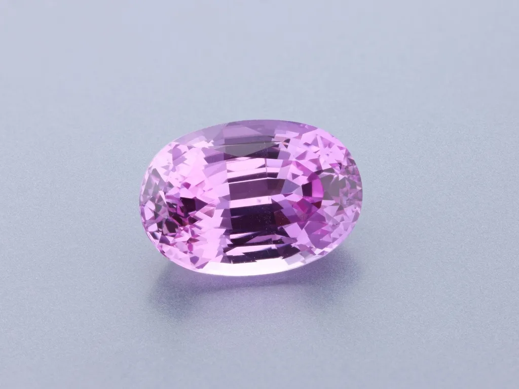 2.74ct Pink Sapphire, Oval gemstone