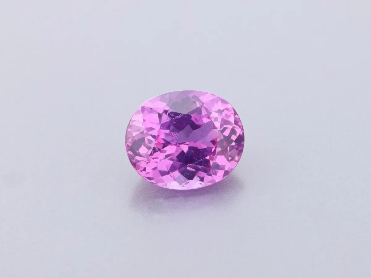 0.6ct Pink Sapphire, Oval gemstone